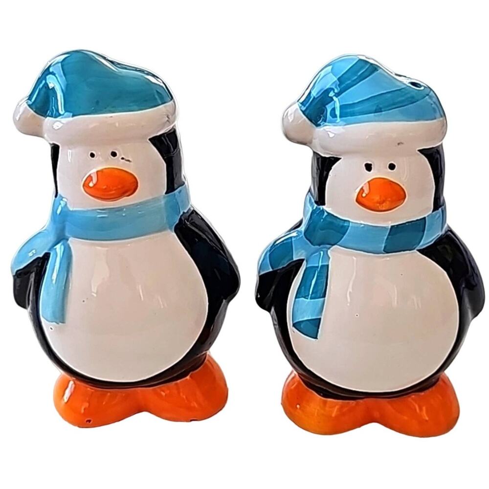Vintage K-Mart Penguin Salt and Pepper Shakers Winter Christmas 4.25" x 3"